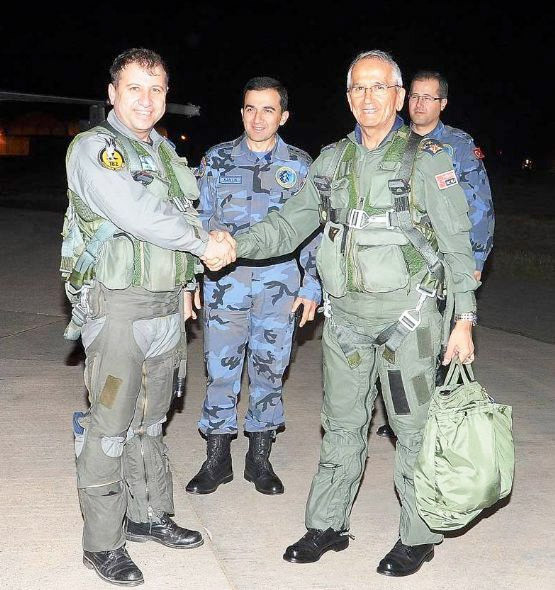 Komutan F-16 ile uçtu - Resim: 1