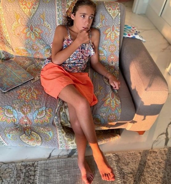 Bu kez 'Şükür Zamanı' deyip paylaştı Ceyda Düvenci'den aile pozu böyle geldi - Resim: 4