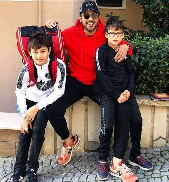 Emre Altuğ sanat hayatının 20. yılına özel konser verdi! Çağla Şikel yalnız bırakmadı - Resim: 1