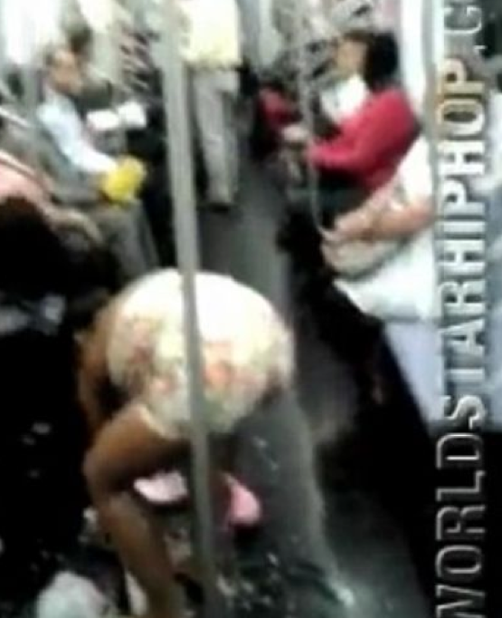 Metroda önce işedi, sonra duş aldı! - Resim: 3