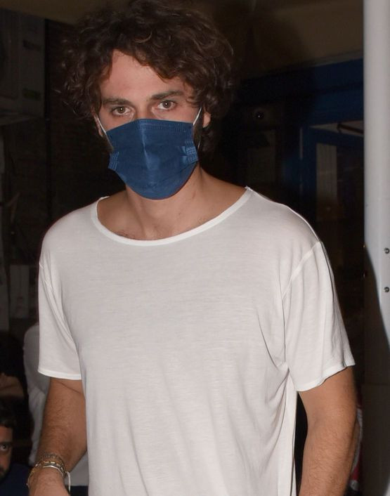 TRT 1 Masumlar Apartmanı yıldızı Birkan Sokullu sevgilisiyle gecelerde yakalandı - Resim: 3