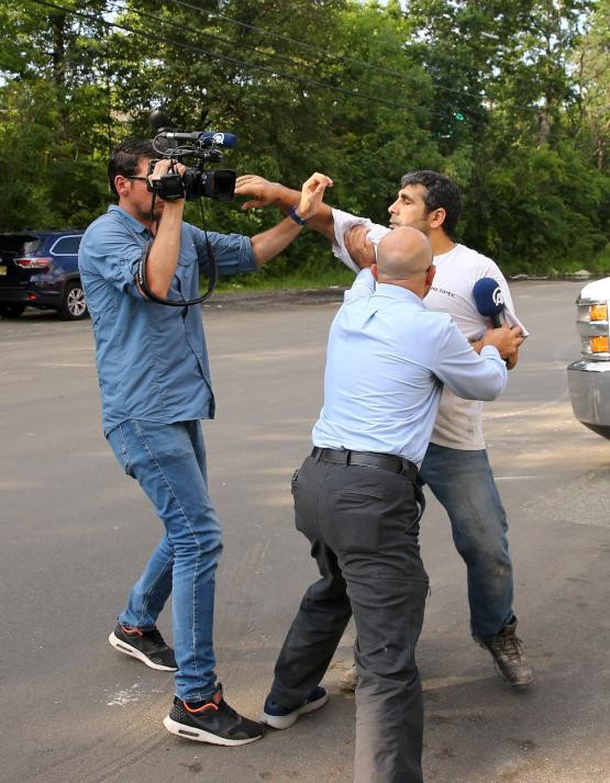 Vatansızlaştım diyerek odunla saldırdı! - Resim: 2