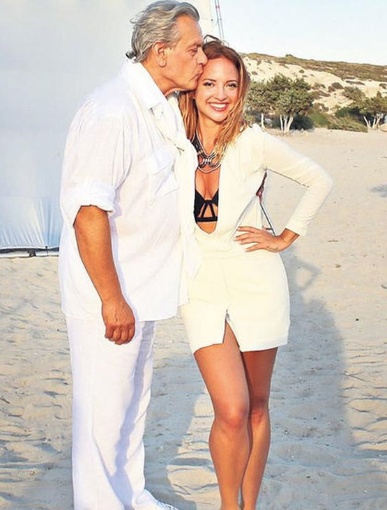 Ayşe Özyılmazel'den eşini döven babası Neco'ya sert tepki - Resim: 3