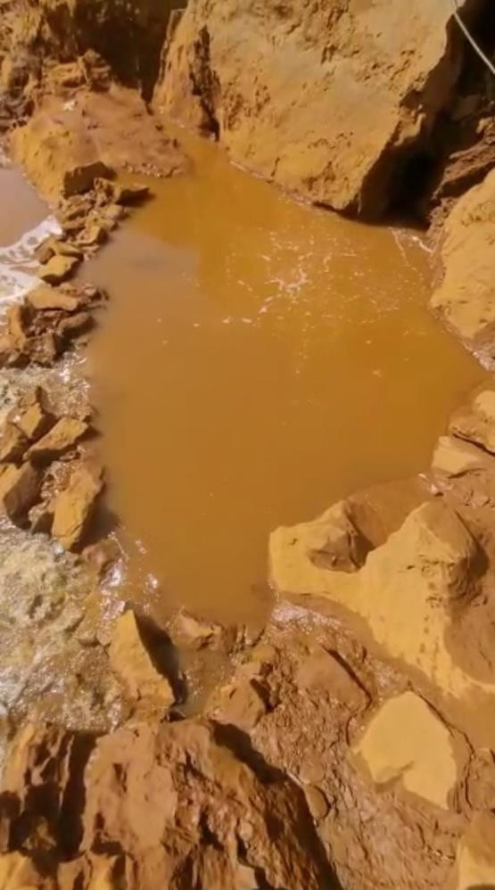 'Şifalı su' deprem sonrası bu hale geldi - Resim: 0