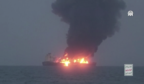 Kızıldeniz'de Yunan gemisine saldırı! Husiler görüntüleri yayınladı - Resim: 1