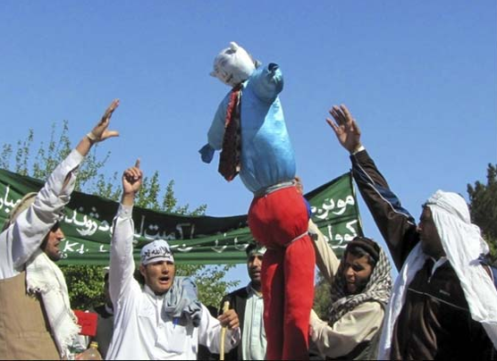 Yakılan Kuran'a öfkeler dinmiyor - Resim: 4