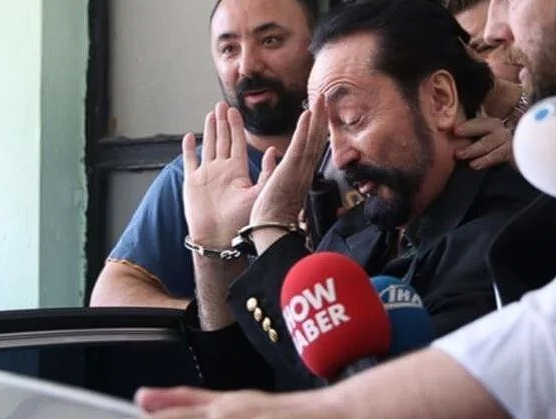 Adnan Oktar'a erotik fotoğraflar! Mürit Duygu Polat'ın mektubu harekete geçirdi - Resim: 4