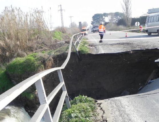 TIR geçti yol bu hale geldi - Resim: 3
