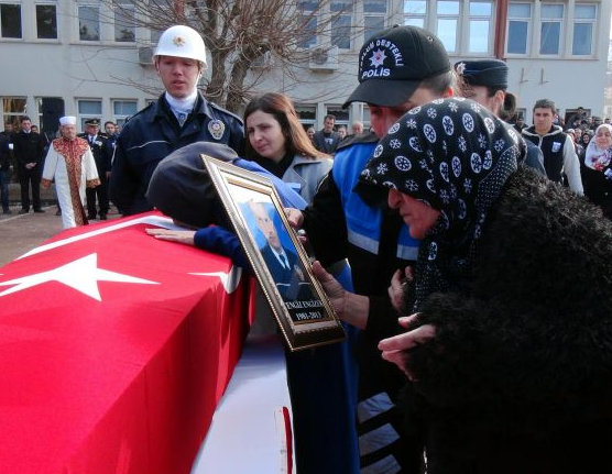 Şehit babasını bu bakışla uğurladı - Resim: 3