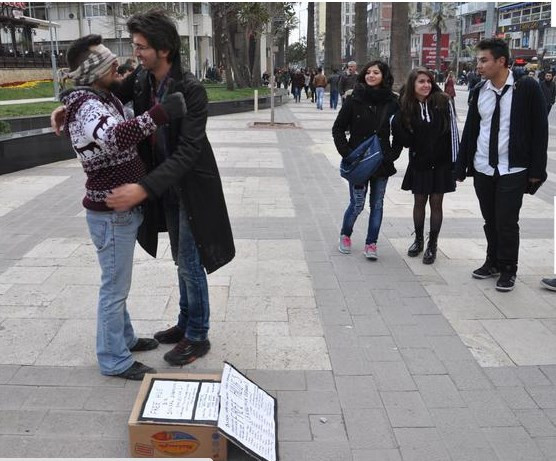 Bedavaya sarılmaya ilginç tepkiler - Resim: 4