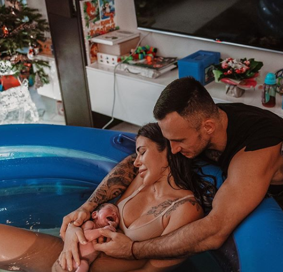 Koronavirüse inanmadığını söyleyen sosyal medya fenomeni koronavirüsten öldü - Resim: 3