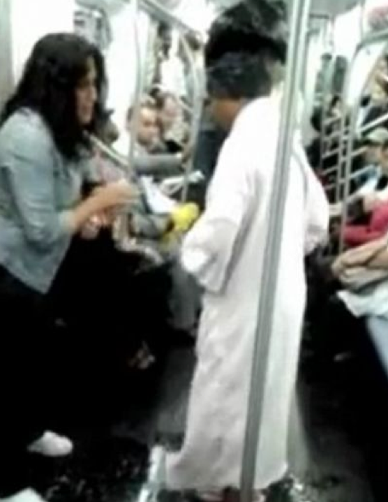 Metroda önce işedi, sonra duş aldı! - Resim: 1