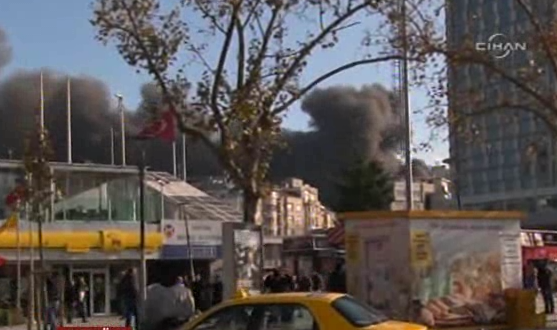 Taksim'de korkutan yangın - Resim: 2