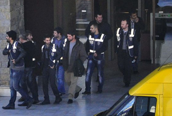  Gözaltına alınan ünlüler böyle görüntülendi - Resim: 3