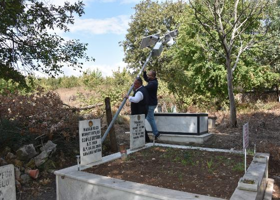Rüyasında gördü annesinin mezarına akıl almaz bir cihaz koydu - Resim: 4