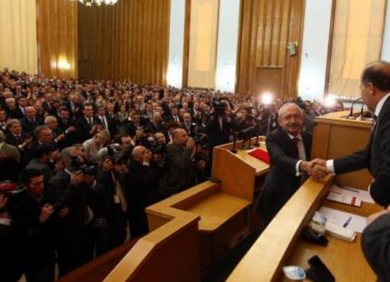 CHP grubu ayakta - Resim: 2