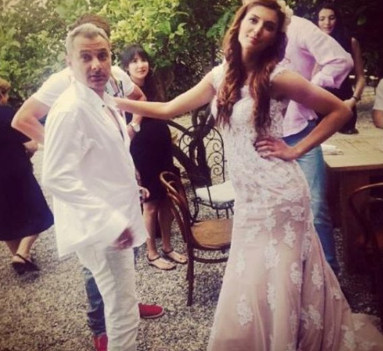 Benimle evlenmeye ikna ediyorum - Resim: 1