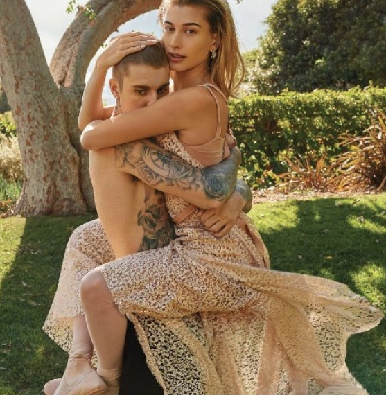 Dünyaca ünlü çiftin pozları olay oldu! Kucağına aldı ve... - Resim: 3