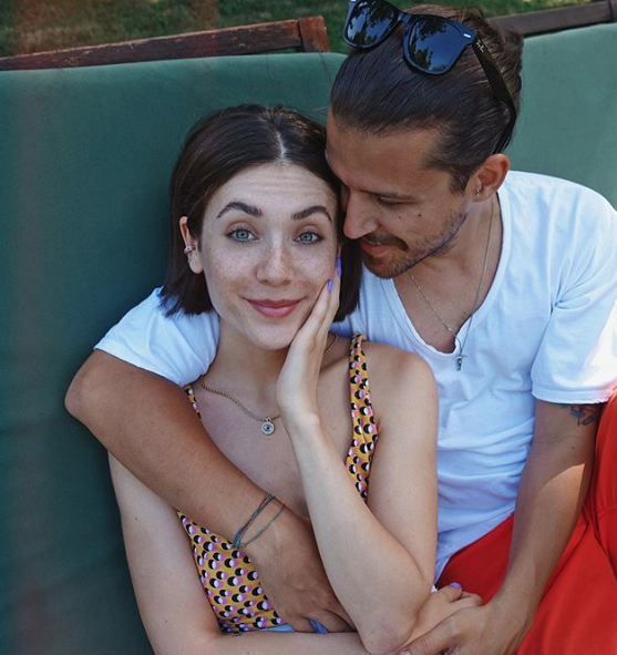 Fulya Zenginer nişanlısı Kuntay Tarık Evren ile romantizm pozları verdi - Resim: 1