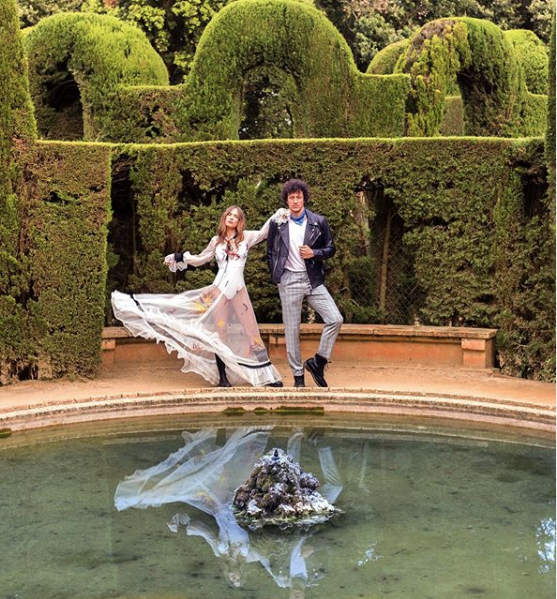 Müge Boz iç çamaşırlarıyla hamilelik pozu verdi! Caner Erdeniz ile evlenmişti - Resim: 1