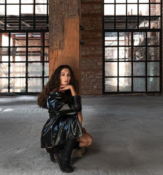 'Evlenmeden anne olabilirim' diyen Burcu Özberk sosyal medyayı ikiye böldü - Resim: 1