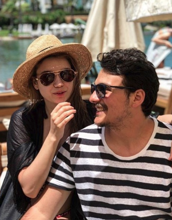 Afra Saraçoğlu sevgilisi Eray Altay'la tatilde! Önce uçurdu sonra sarıp sarmaladı - Resim: 2