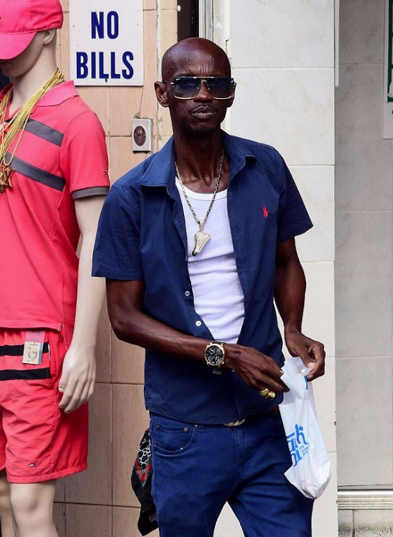 Rihanna öz amcasını ihbar etti! Sebebi inanılmaz - Resim: 4