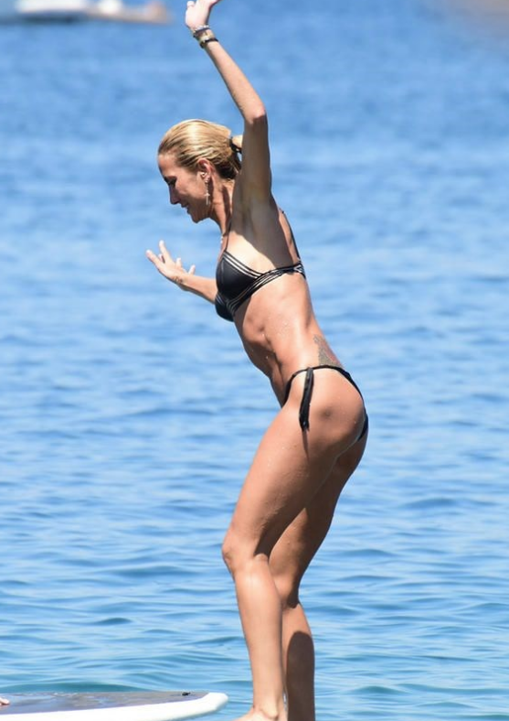 Çağla Şıkel sörf yapayım derken rezil oldu! - Resim: 4