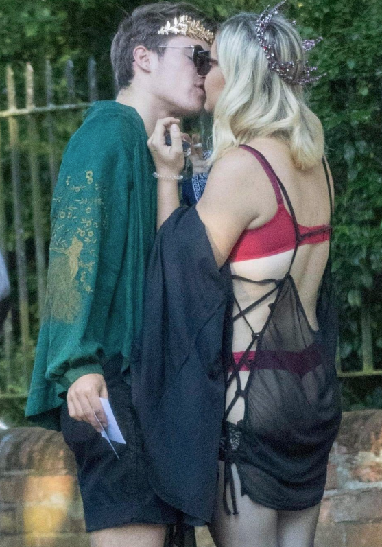 Oxford'da skandal parti! Sex uyuşturucu ne ararsan var - Resim: 1