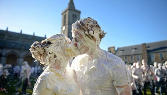 Kızlı erkekli köpük içinde kaldılar - Resim: 1