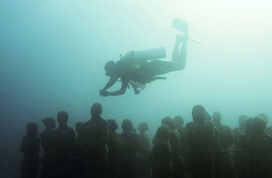 Denizin dibinden ürküten mazara - Resim: 1