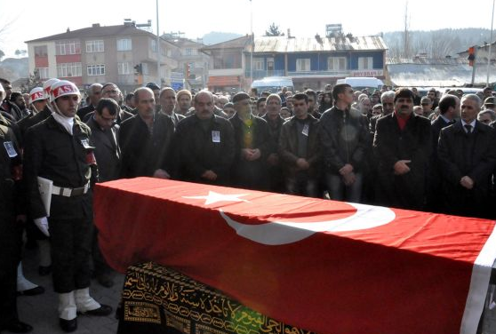 Şehit er gözyaşlarıyla uğurlandı - Resim: 4