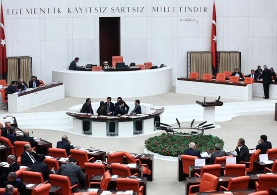 AK Parti sırasında 'Hoşgeldin Torinolu' yazısı - Resim: 3