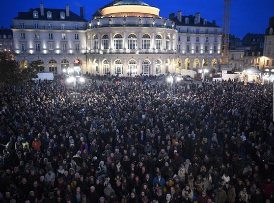 Binlerce Fransız sokağa indi! - Resim: 2