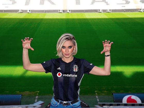 Ünlü sunucu fanatik çıktı! - Resim: 2