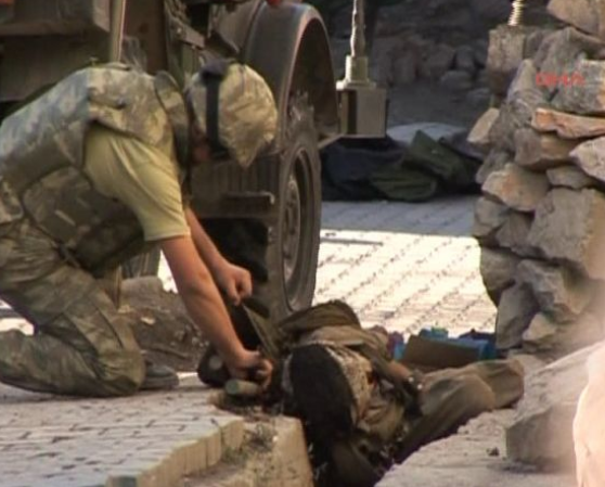 İşte ölen teröristin üzerinden çıkarılanlar! - Resim: 2