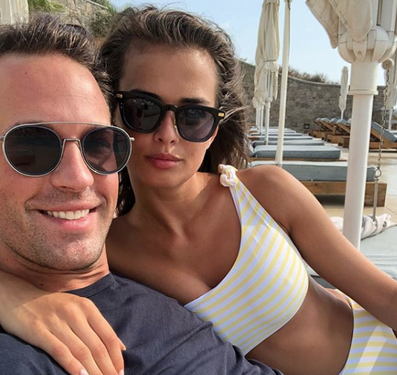 Türk model Elif Aksu'nun sevgilisiyle banyoda çıplak pozları olay oldu - Resim: 1