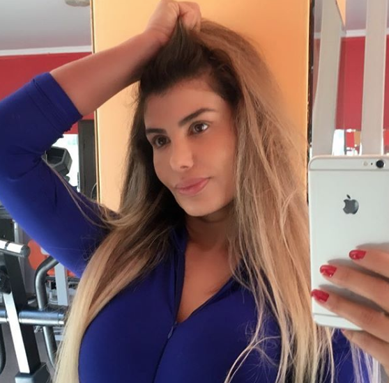 Hatice'den oy verme öncesinde gecelikli cüretkar poz - Resim: 2