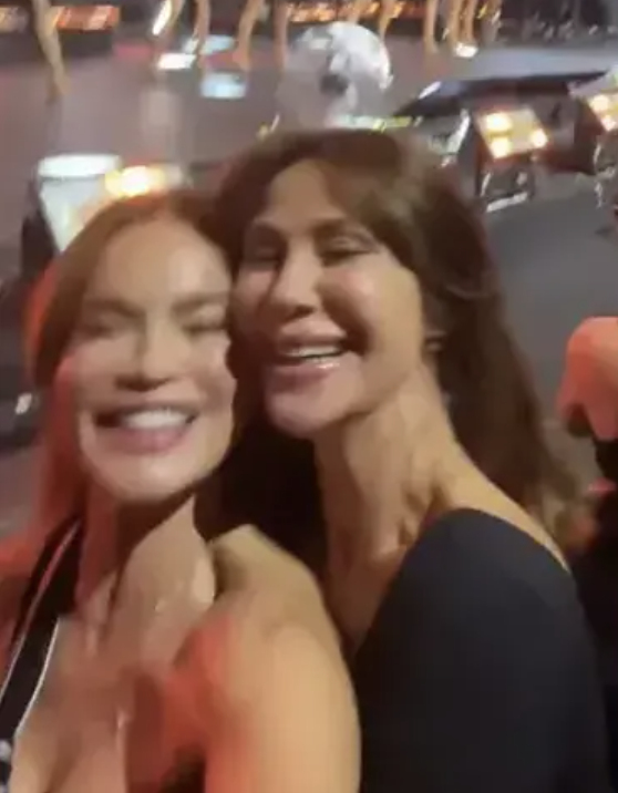 Ajda Pekkan konserinde coştular! Demet Şener ve Ebru Şallı eğlenceye doydu! - Resim: 1