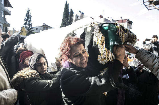 Ukrayna'da öldürülen Buket Yıldız'a gelinlikli veda - Resim: 4