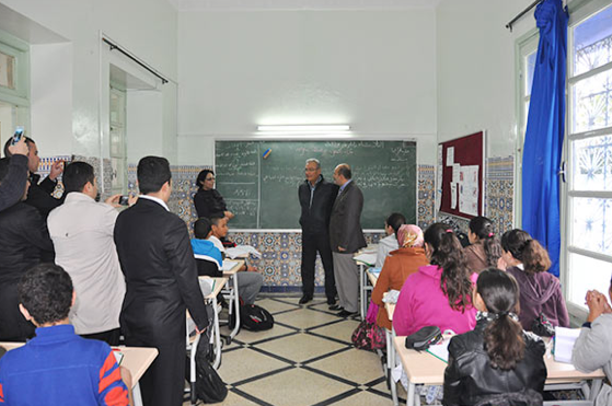 Deniz Baykal'dan Türk okuluna ziyaret - Resim: 1