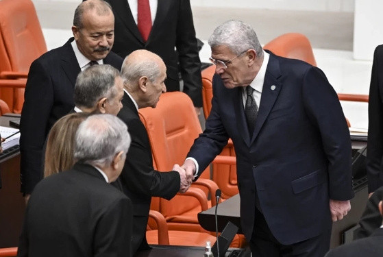 TBMM’de bütçe maratonunun son günü! Liderler böyle tokalaştı... - Resim: 0