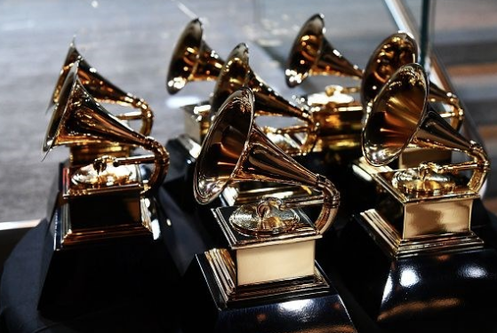 Derin yırtmacı başına bela oldu! Frikik vermemek için çok uğraştı - Resim: 1