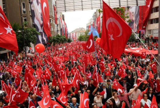 Bayrağını alan alana koştu - Resim: 2