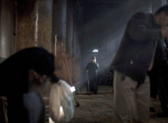 Papazların kutsal temizlik kavgası - Resim: 1