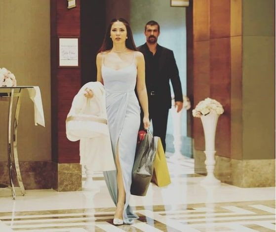 Doğduğun Ev Kaderindir'in yıldızı Demet Özdemir yeni pozlarıyla ortalığı salladı - Resim: 1