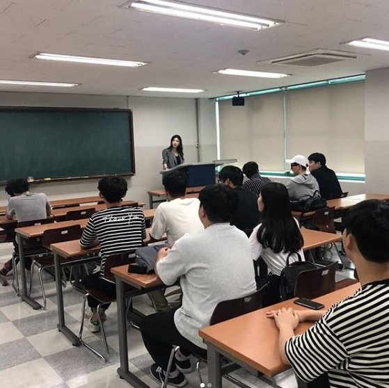 Bu öğretmeni paylaşamıyorlar hem öğrencileri hem de takipçileri... - Resim: 3