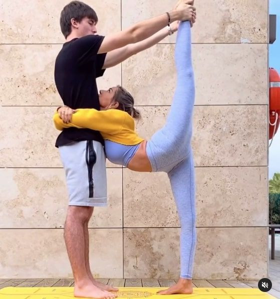 Yoga pozları olay olan Zeynep Tokuş oğluyla spor yaptığı anları da paylaştı - Resim: 2