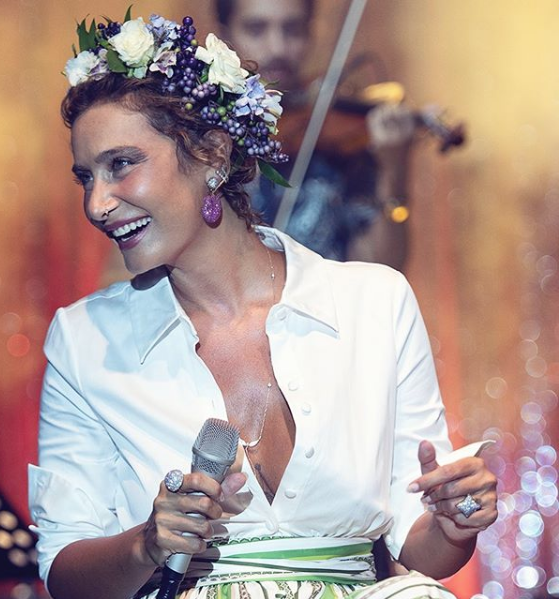 Sıla Gençoğlu konserinde kadeh kaldırınca olanlar oldu! Tepkiler çığ gibi büyüdü - Resim: 3