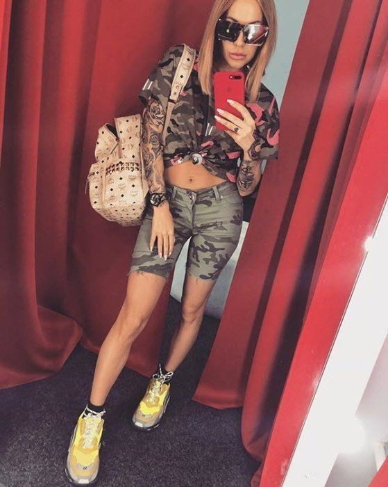 Futbolcu Mykola Moroziuk'un eşi futbol topunu düşürmeden soyundu - Resim: 1